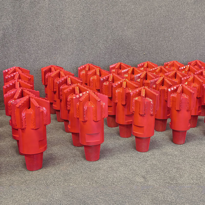 Bits di trascinamento PDC in acciaio personalizzati Applicazione per formazione media resistenza all'usura Forma rotonda