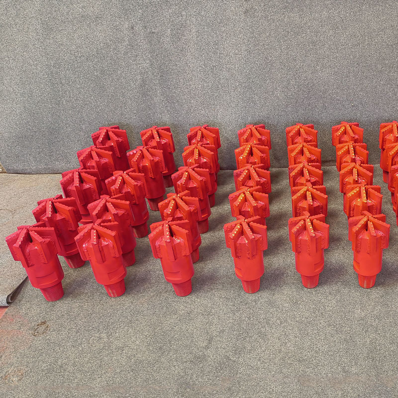 Bits di trascinamento PDC in acciaio personalizzati Applicazione per formazione media resistenza all'usura Forma rotonda