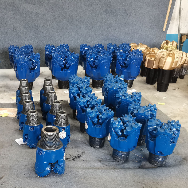 Foratura a denti a forma di cono a resistenza compressiva per la perforazione di pozzi e per l'estrazione mineraria