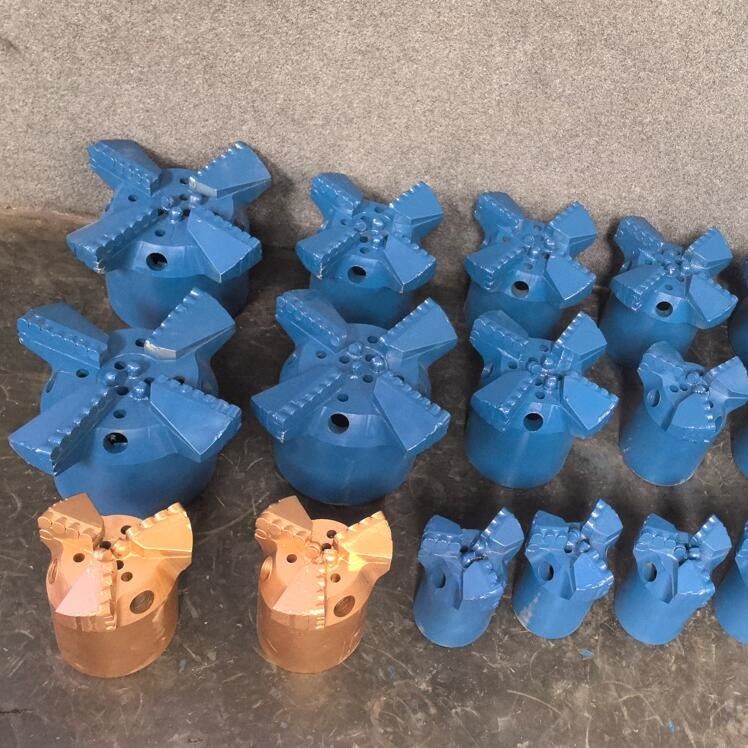 Fabbrica cinese personalizzato di alta qualità tipo PDC Drag Bit per la perforazione di pozzi d'acqua miniera di carbone