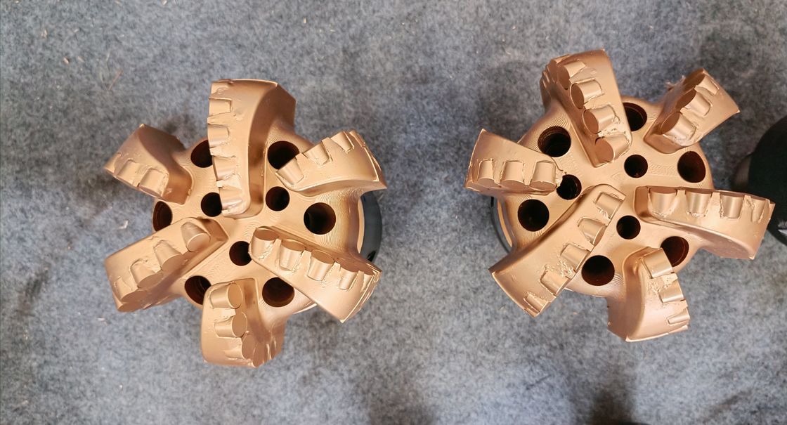 PDC Bits 5 lame Dente di acciaio Tricone Bits Strumenti per la perforazione del petrolio PDC Bit Per la perforazione del petrolio