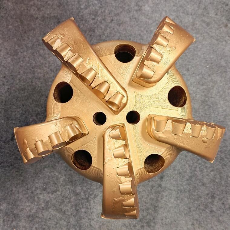Diamante 98mm 3 lame Pdc angolo di arco per la trivellazione di pozzi d'acqua