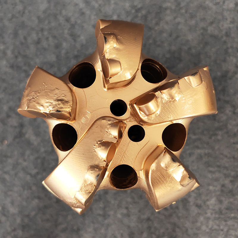 Perforazione efficiente attraverso sequenze di scisto da morbido a medio Controllo del grado di polimerizzazione Bits Produzione di gas 5 14-5